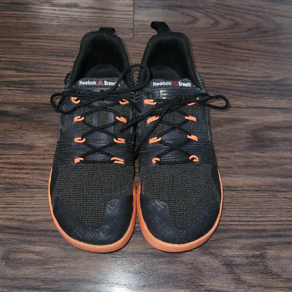 Reebok crossfit Pump sneakers size 8. Preowned good condition, took picture from
